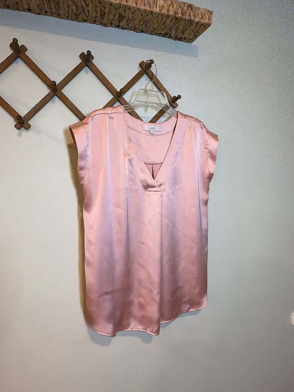 LOFT Women's Pink Satin V-Neck Pleated Sleeveless Blouse Size L